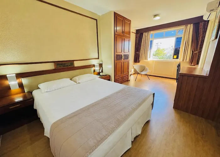 Lira Hotel